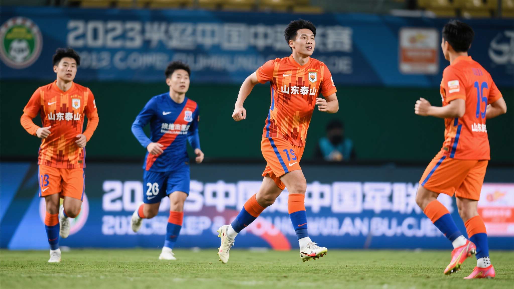 2-0,申花收获4连胜反超泰山 盖伊打破进球荒 牟鹏飞多次神级扑救 2-0,申花收获4连胜反超泰山 盖伊打破进球荒 牟鹏飞多次神级扑救